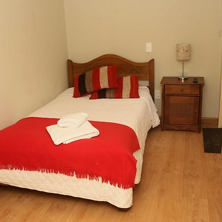 Hostal Y Departamentos Alcala 테무코 외부 사진